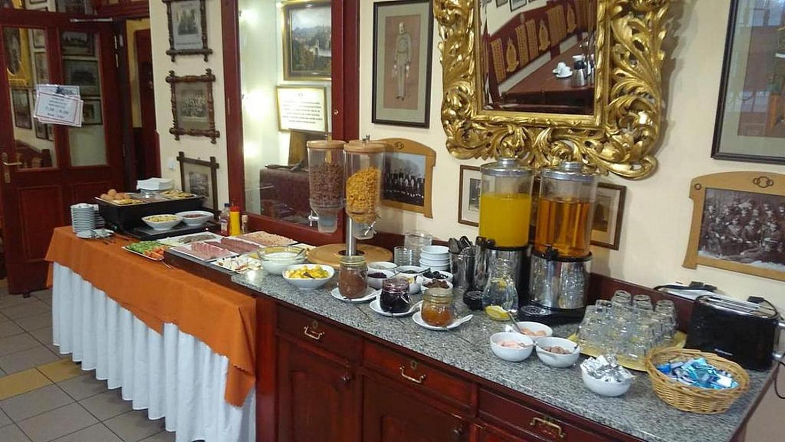 Hotel Cisar Ferdinand Loket Zewnętrze zdjęcie